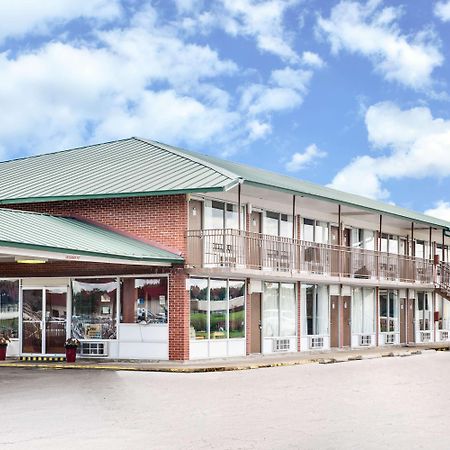 Days Inn By Wyndham Newport Esterno foto